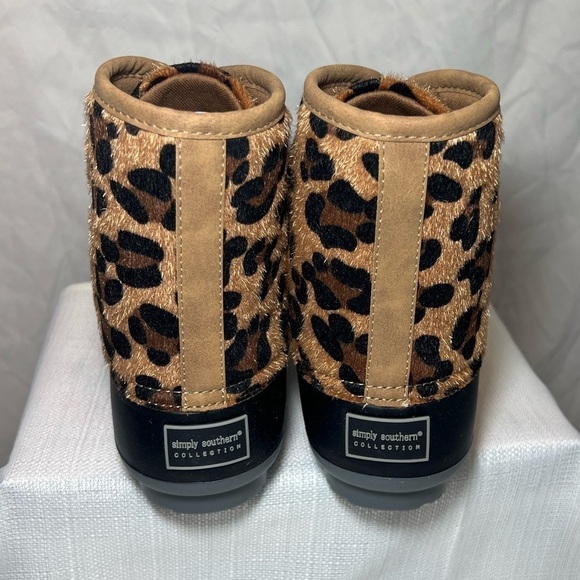 Simply Southern Duck Boots - Cheetah Print/Black - Size 9 - NWT - Picture 4 of 9